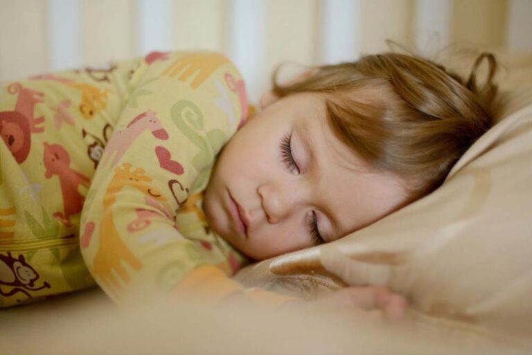 5 نصائح للحصول على النوم الكافي للطفل