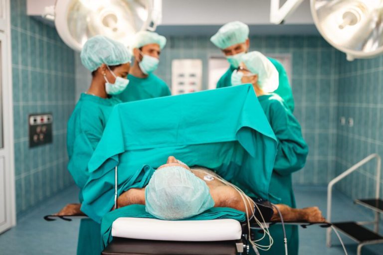 العمليات الجراحية و العلاج الجراحي